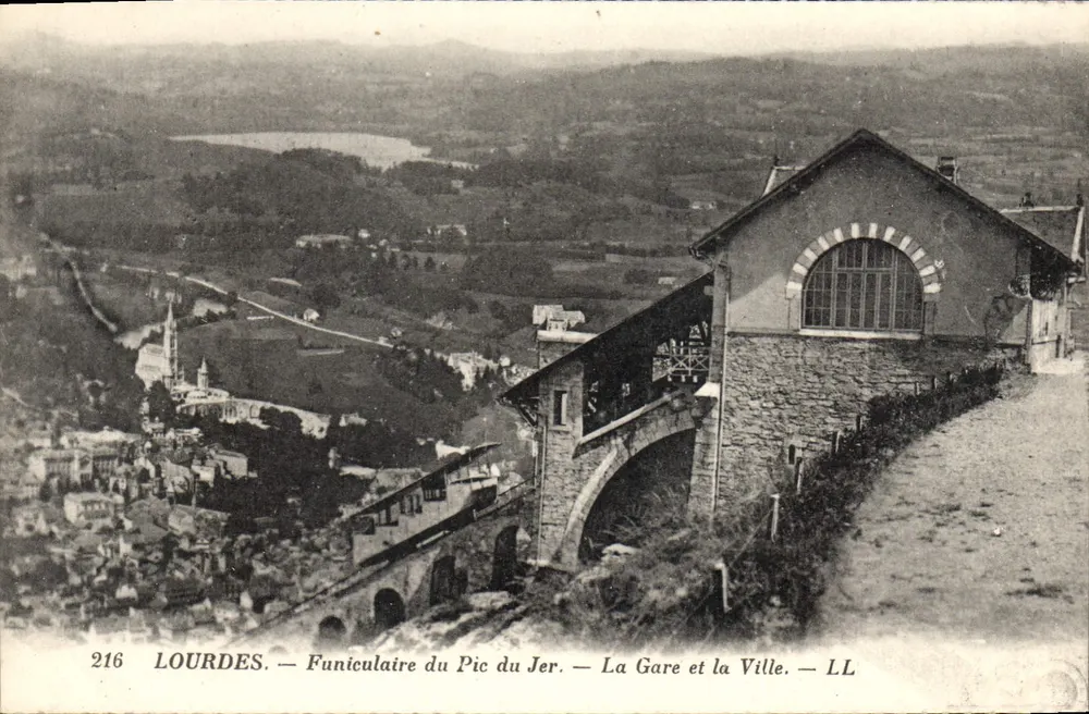 Lourdes — Seilbahn des Pic du Jer — Die Station und die Stadt — LL - Vorderseite