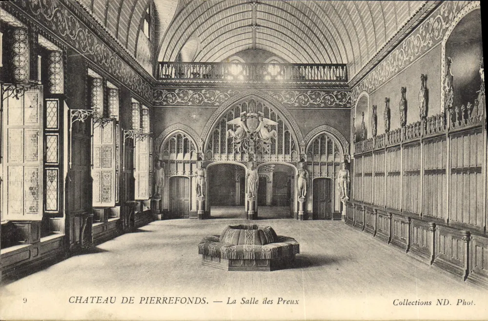 Schloss Pierrefonds — Die Halle der Ritter — Collections ND. Phot. n°9 - Vorderseite