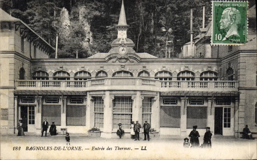 Bagnolles-de-l'Orne — Entrada dos Termas — LL — Casino - Frente
