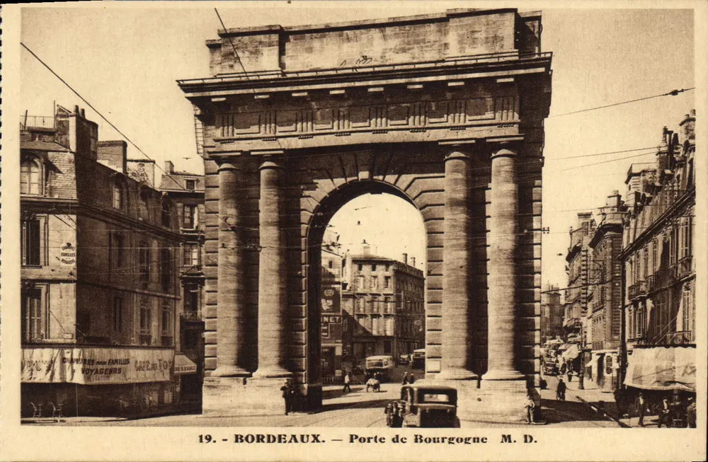 Bordeaux — Porta de Borgonha — M. D. - Frente