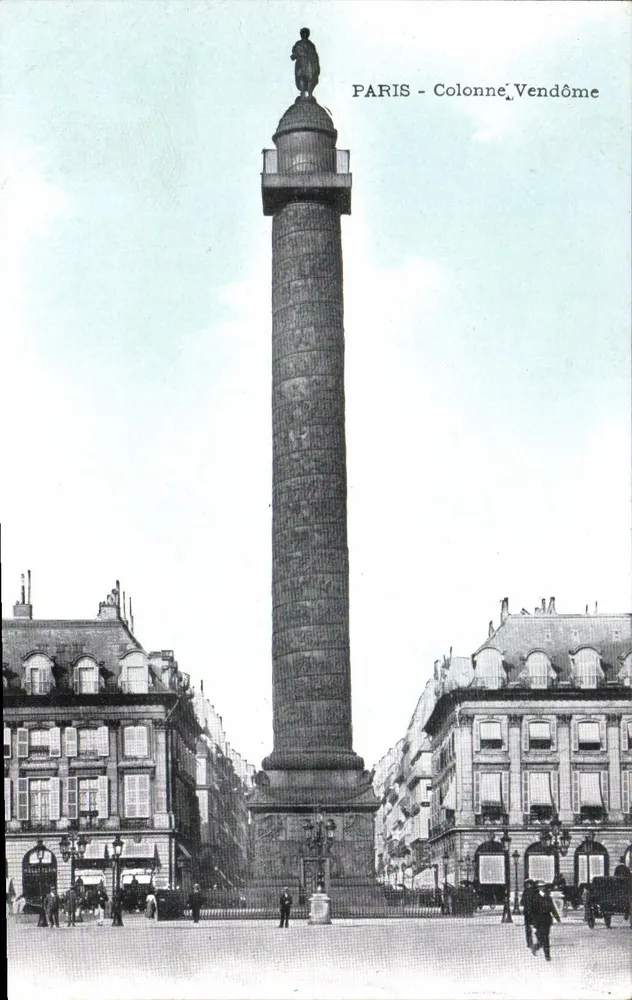 Paris - Coluna Vendôme — vista da coluna monumental com estátua no topo — editor não identificado - Frente