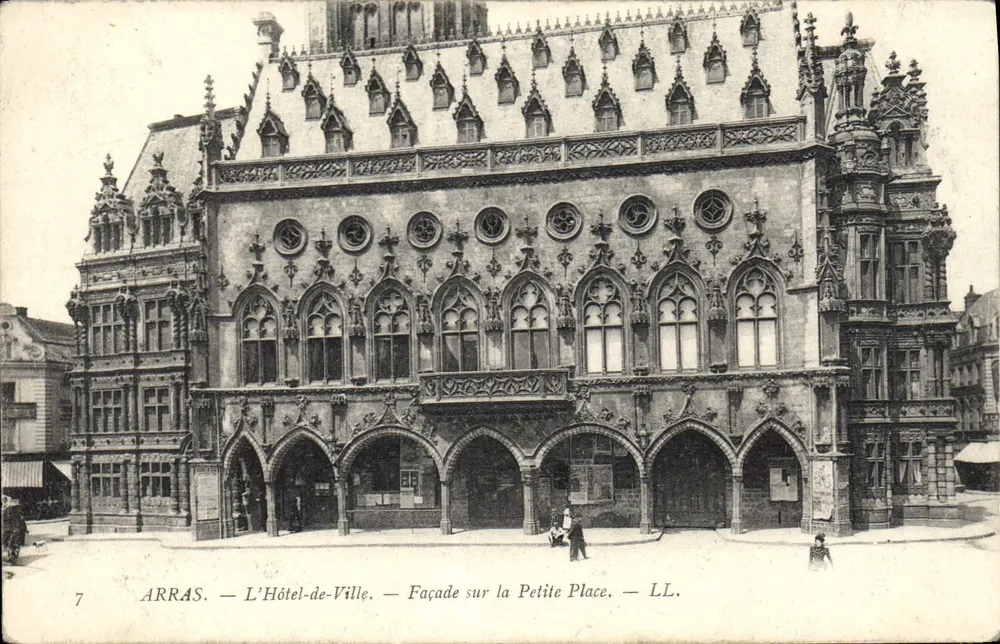 Arras — Das Rathaus — Fassade auf dem Kleinen Platz — LL. - Vorderseite