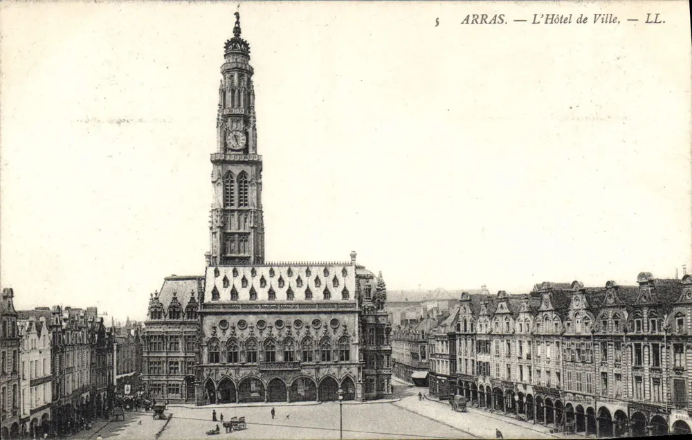 Arras — O Hotel de Ville — LL. - Frente