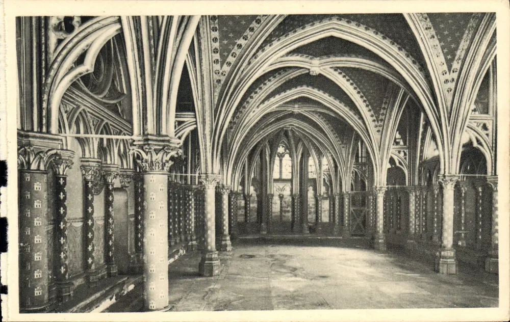 Paris - A Santa Capela — Capela baixa — Sociedade Comercial Histórica - Frente