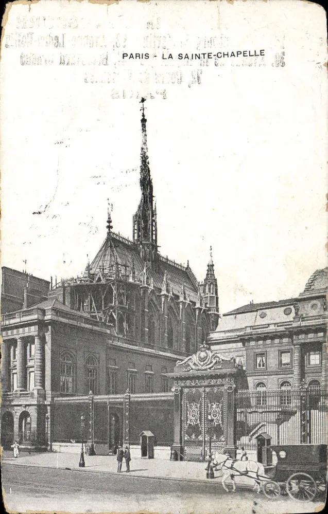 Paris - A Santa Capela — vista do edifício com seu campanário e uma carruagem — editor: Canónigo Bernard, n° 36 - Frente