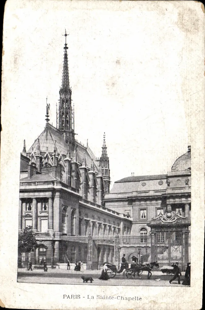 Paris - A Santa Capela — vista do edifício gótico com carruagem e pedestres — editor não visível - Frente