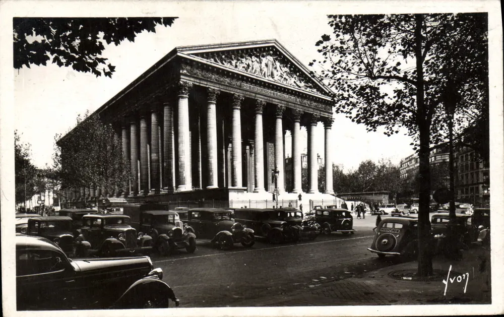 Palácio de Justiça de Paris — vista do edifício com carros da época — editor Yvonn, n° 3 - Frente