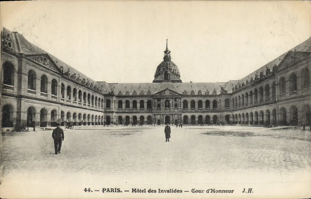 Paris — Hotel dos Invalidos — Cour d'Honneur — J.H. n°44 - Frente