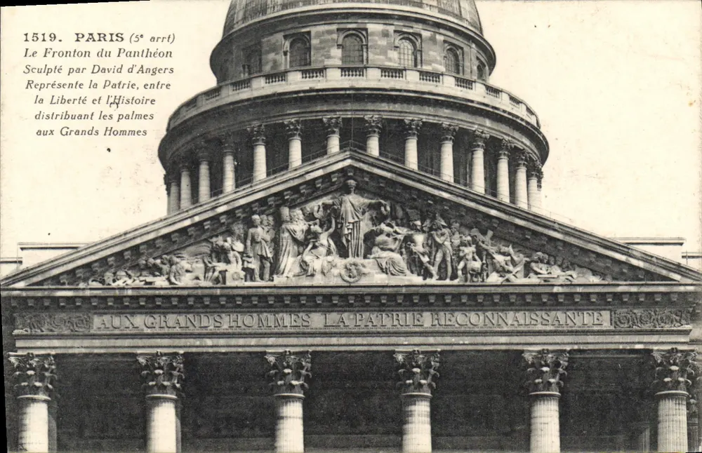 Paris (5º arrondissement) — O Frontão do Panteão — Esculpido por David d'Angers - Frente