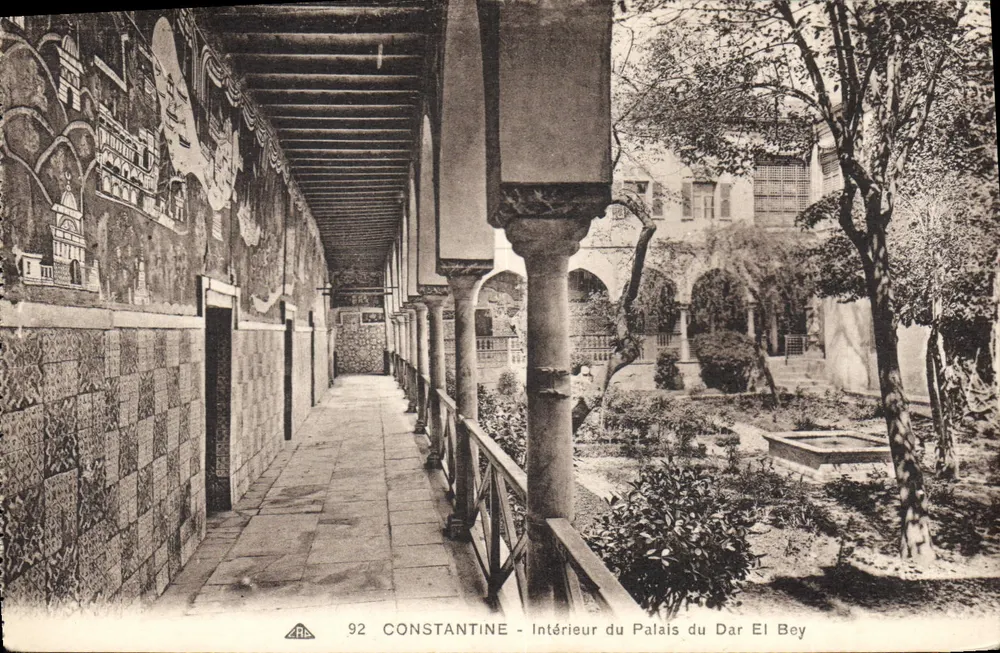 Constantina — Interior do Palácio do Dar El Bey — editor A.R.E. n° 92 - Frente