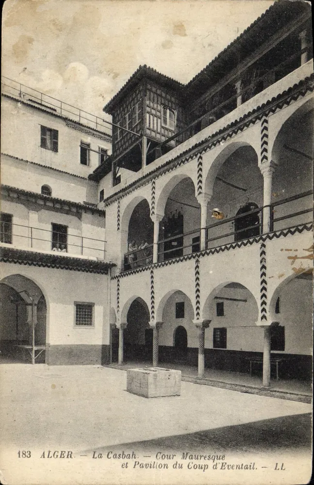 Algier — Die Kasbah — Mauresquehof und Pavillon des Coup d'Eventail — LL - Vorderseite