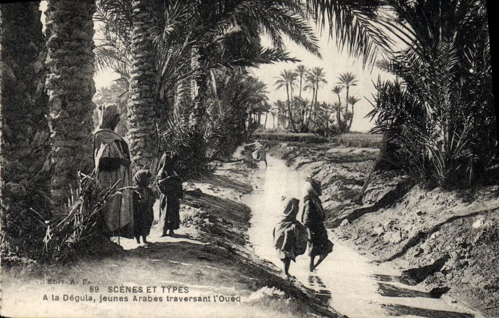 Bei der Dégula, junge Araber, die den Oued überqueren — Verlag A. F., Nr. 89 der Serie SCÈNES ET TYPES - Vorderseite
