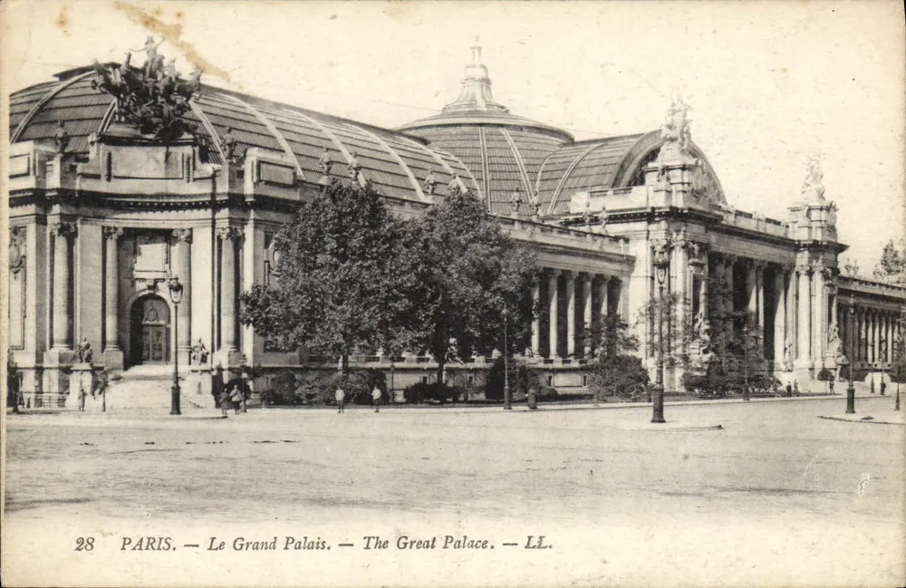 Paris — O Grande Palácio — LL. - Frente
