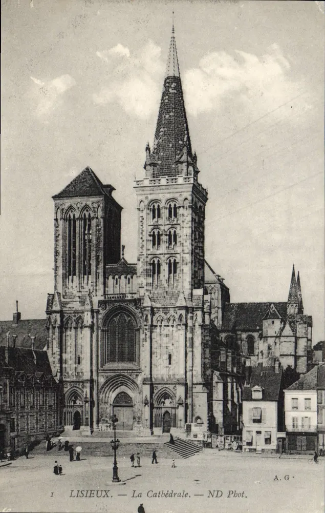 Lisieux — A Catedral — ND Fot. A.G. - Frente