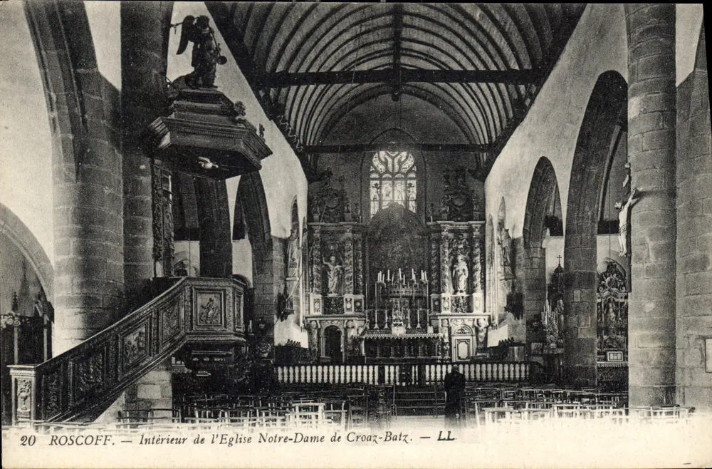 Roscoff — Innenansicht der Kirche Notre-Dame de Croaz-Batz — LL - Vorderseite