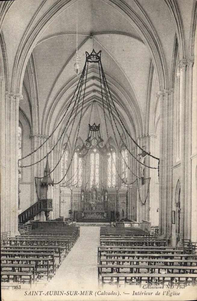 Saint-Aubin-sur-Mer (Calvados) — Innenansicht der Kirche — Collections ND Phot - Vorderseite