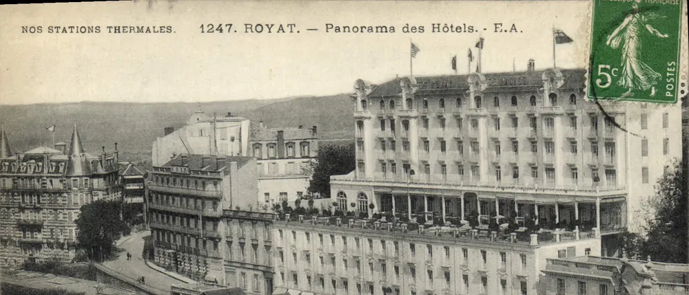 Royat — Panorama der Hotels — E.A. — 1247 - Vorderseite