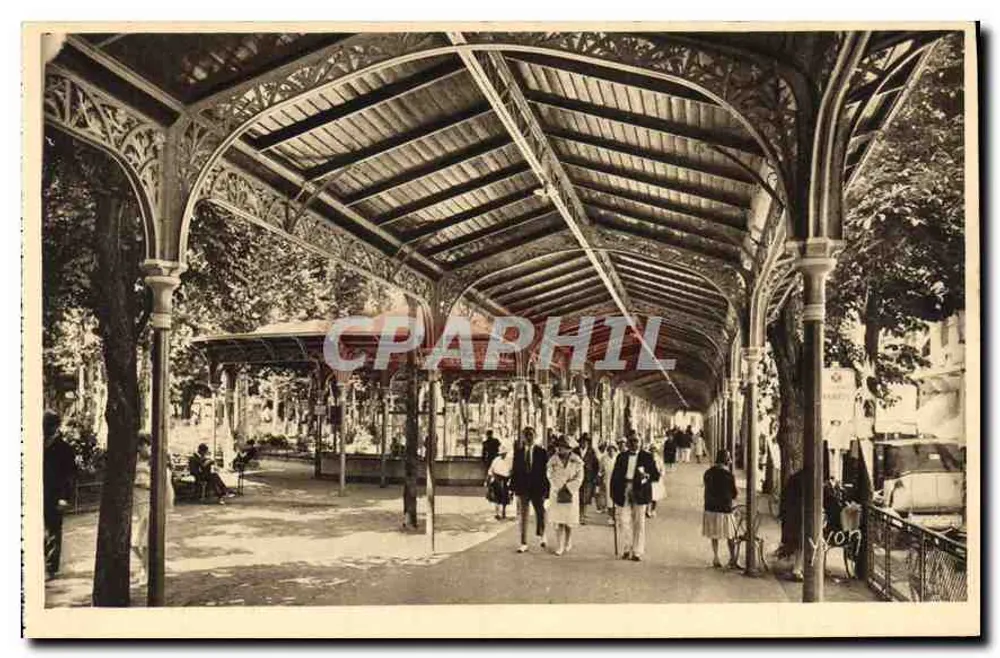 Vichy (Allier) — Die überdachten Gänge des Parks der Quellen — Les Éditions d'Art YV09 - Vorderseite