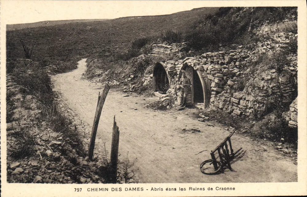 I Campi di Battaglia della Somma — Rifugi nelle Ruine di Craonne - Recto