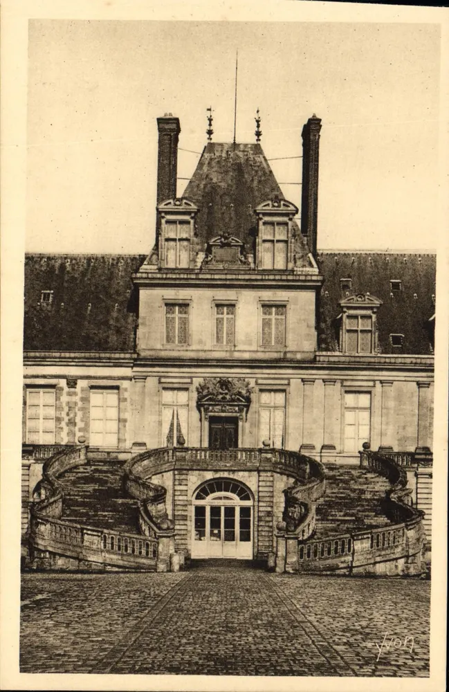 Fontainebleau — Das Schloss - Die Eisenpferdestiege — Les Éditions d'Art Yvon, Paris - Vorderseite