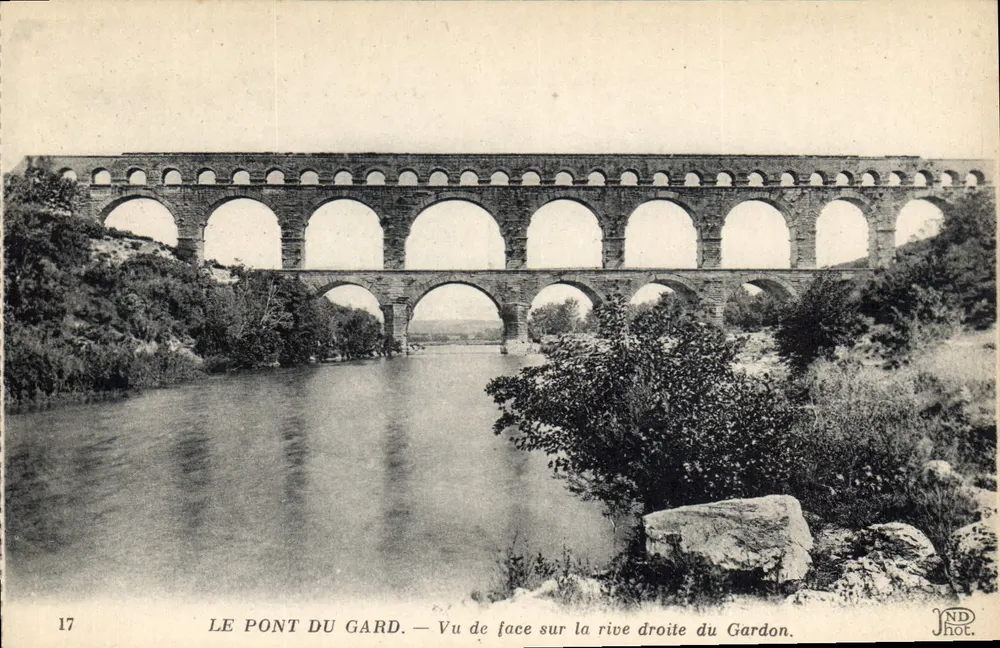 Der Pont du Gard — Ansicht von der rechten Seite des Gardon — JND Phot. - Vorderseite