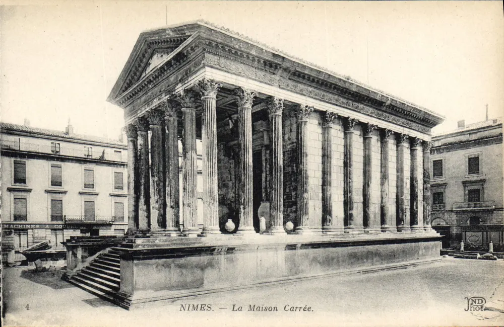 Nîmes — A Maison Carrée - Frente