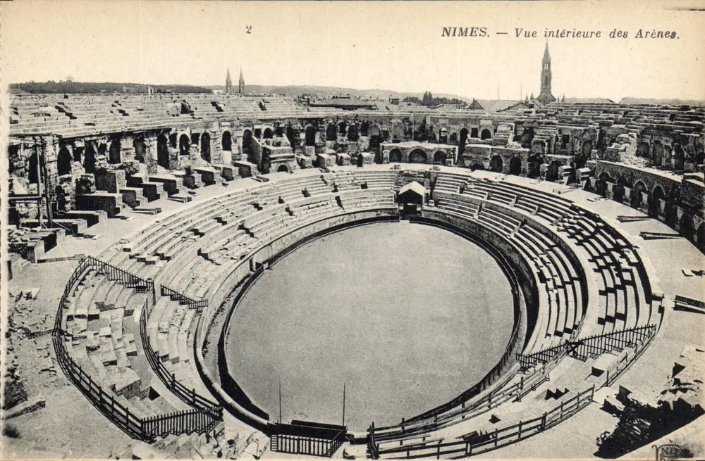 Nîmes — Binnenkant van de Arenas — Neurden Frères, Imp. Créteil, Paris-Corbeil - Voorkant