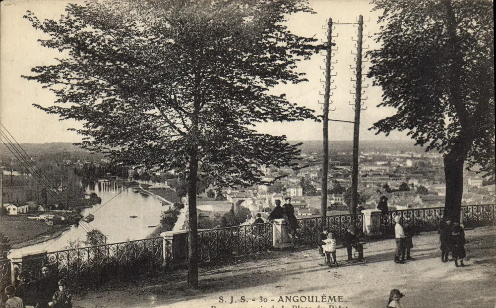 Angoulême — Ansicht vom Place du Rihet — S.J.S. - 30 - Vorderseite