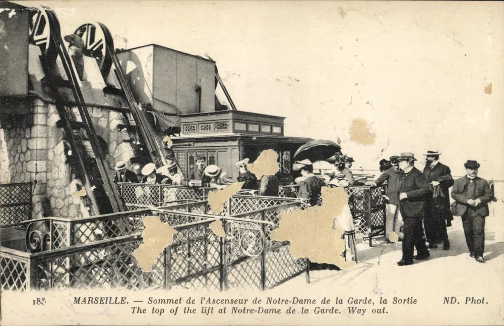 Marseille — Gipfel der Seilbahn Notre-Dame de la Garde, Ausgang. ND. Phot. - Vorderseite