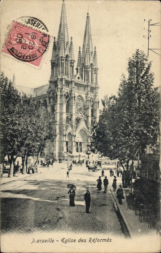 Marseille - Igreja dos Reformados — vista da fachada gótica com duas torres e rua cercada de árvores - Frente