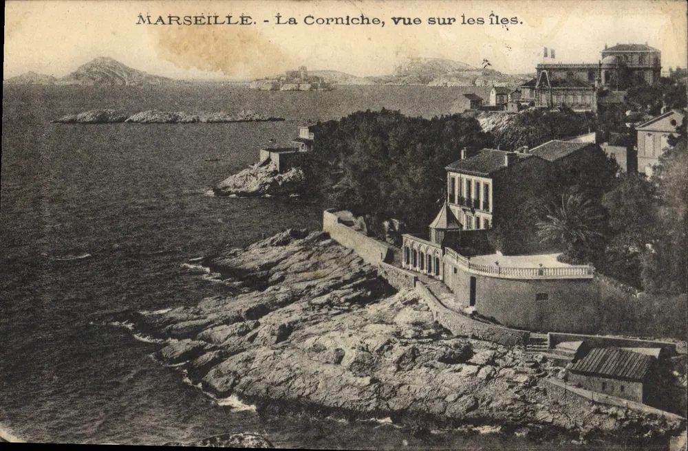 Marselha - A Corniche, vista sobre as ilhas. - Frente