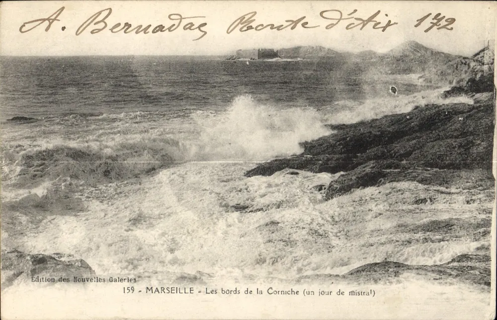Marseille — Les bords de la Corniche (un jour de mistral) — Édition des Nouvelles Galeries, n° 159 - Recto