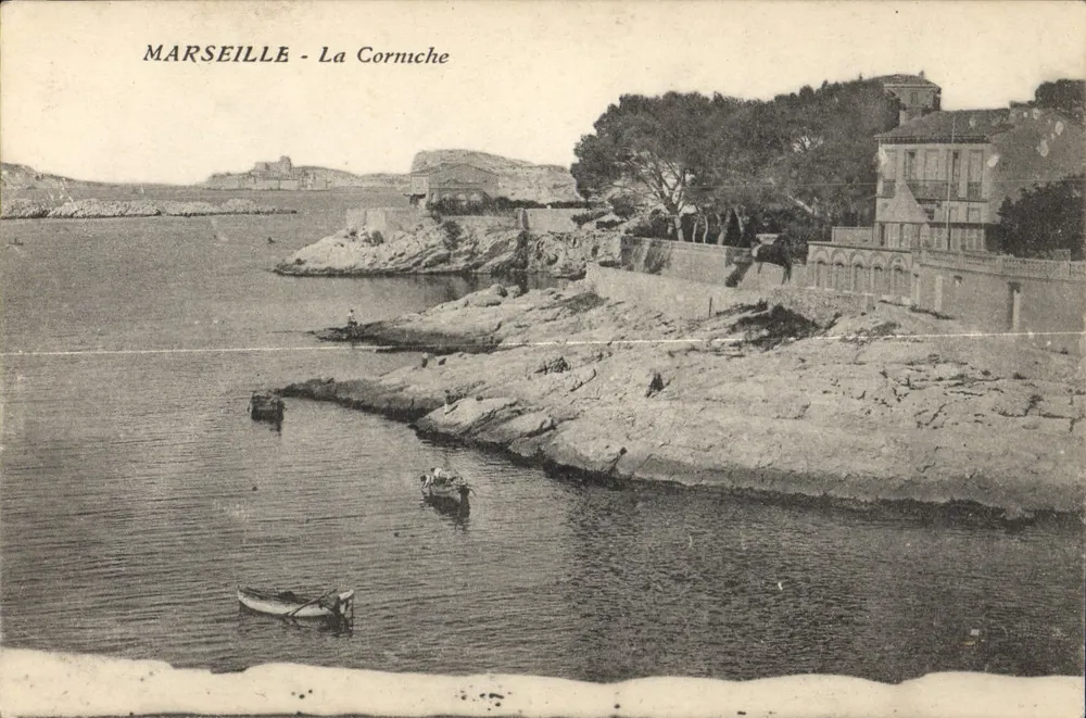 Marselha - A Corniche — vue da costa com barcos — editor não identificado - Frente