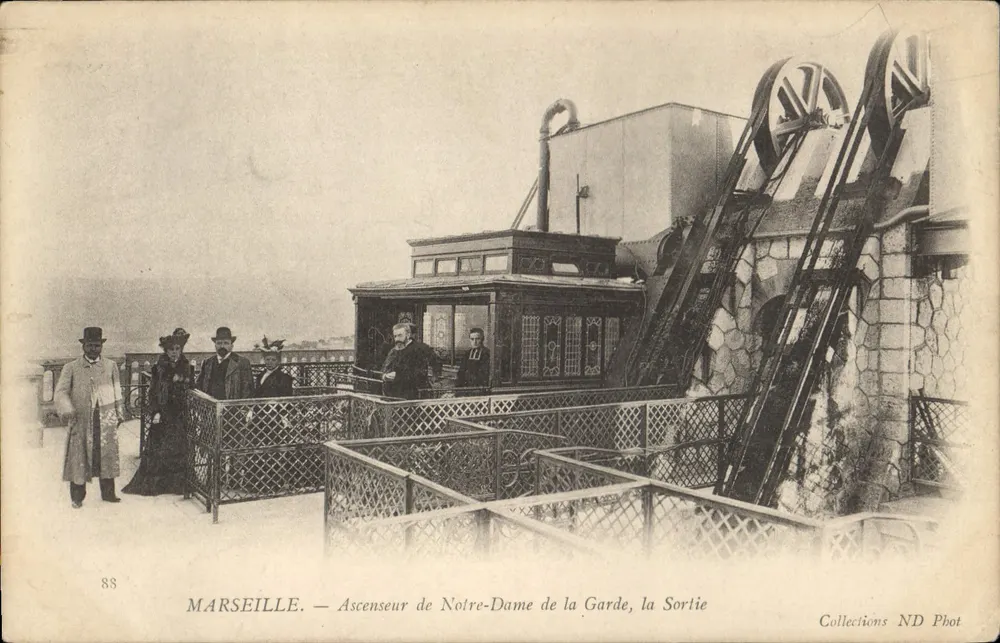 Marseille — Aufzug der Notre-Dame de la Garde, der Ausgang — Collections ND Phot - Vorderseite
