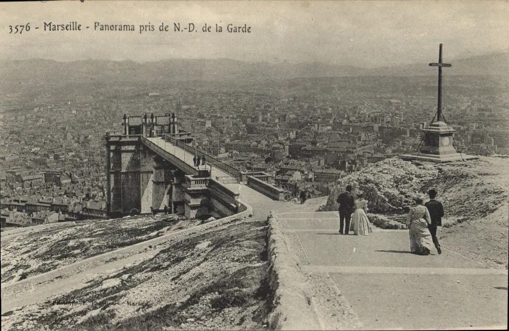 Marselha - Panorama tirado de N.-D. de la Garde — editor não identificado, n° de série 3576 - Frente