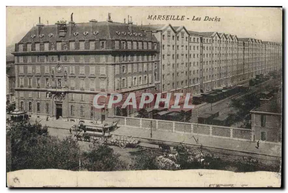 Marseille - Os Docks — vista dos edifícios e do cais - Frente