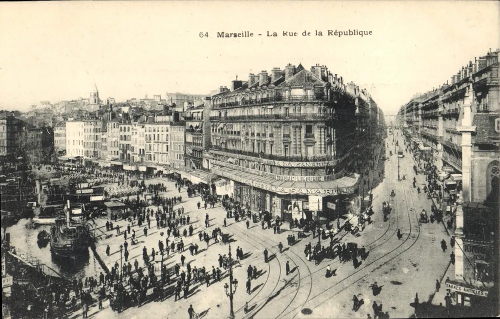 Marseille - A Rua da República — vista da praça com trêm e mercado — editor desconhecido, n° 64 - Frente