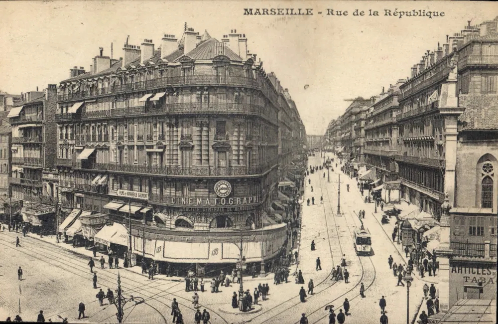Marseille - Rue de la République — vista do canto com o cinema 'Cinéma-Téographie' e a Sociedade Geral de Marselha - Frente
