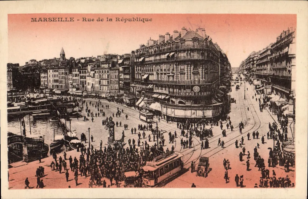 Marseille - Rue de la République — vista animada com cinema Cinématographe e quai — editor não visível - Frente