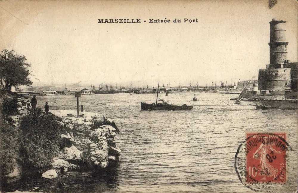 Marselha - Entrada do Porto — vista do porto com farol e barco — editor não identificado - Frente