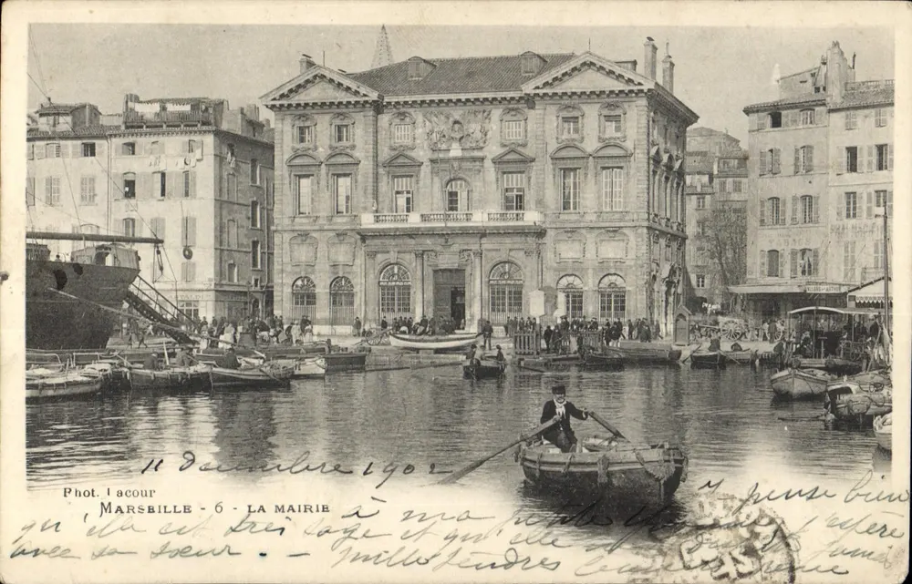 Marselha - A Prefeitura — vista do porto com barco a remo — Fot. L'Acour - Frente