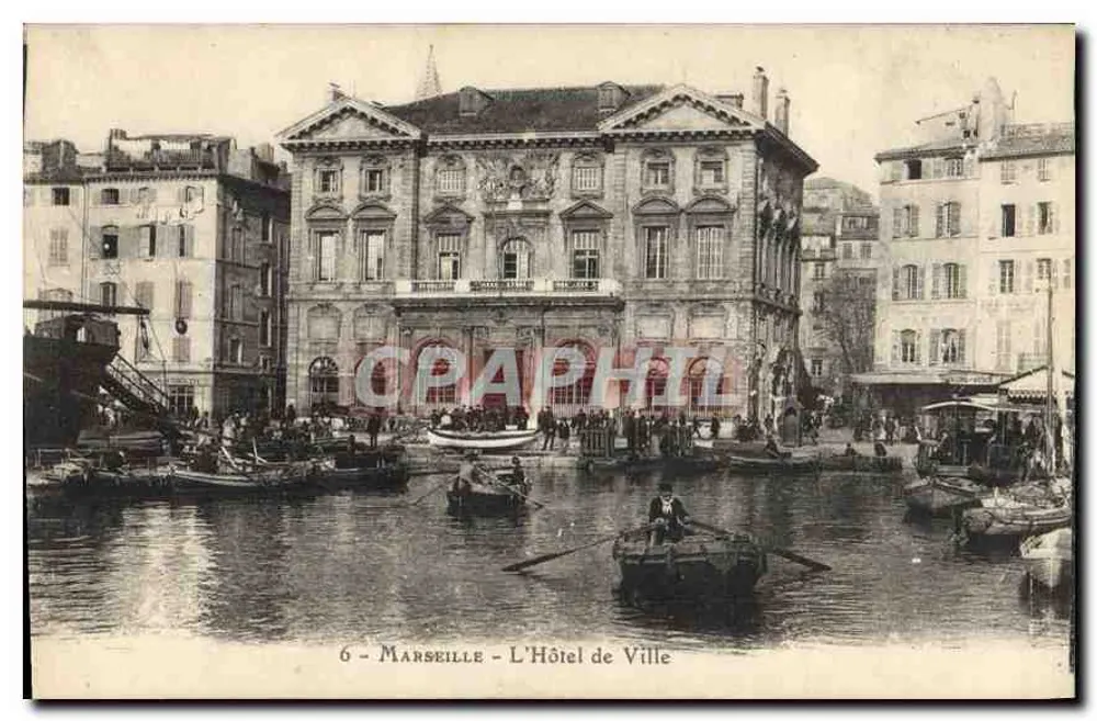 Marselha - O Hotel de Ville — vista do porto com barcos — editor não visível - Frente