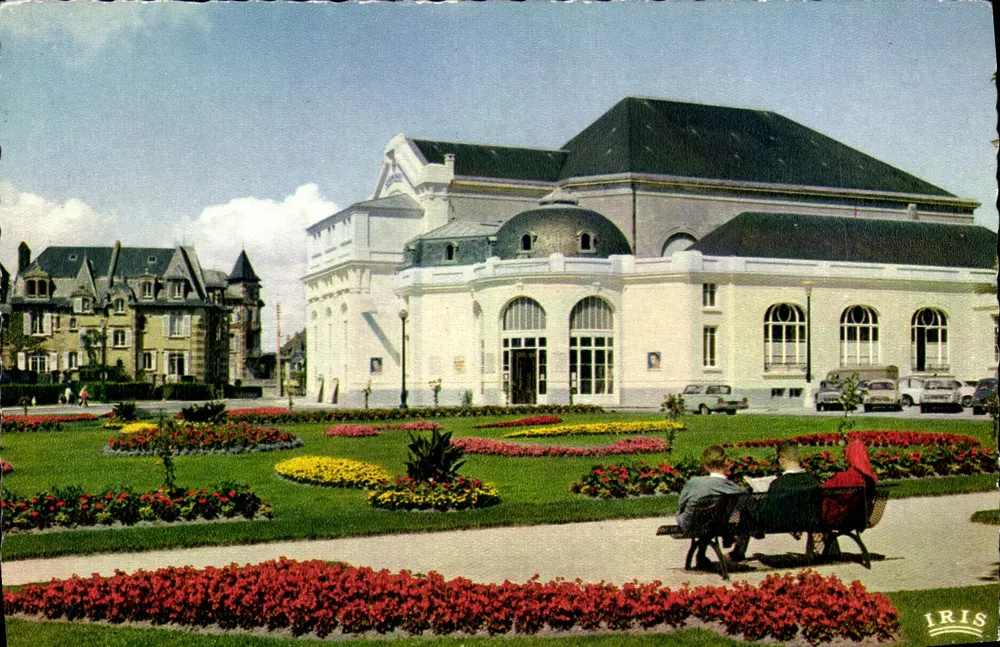 O Casino de Cabourg — Jardim — editor IRIS - Frente