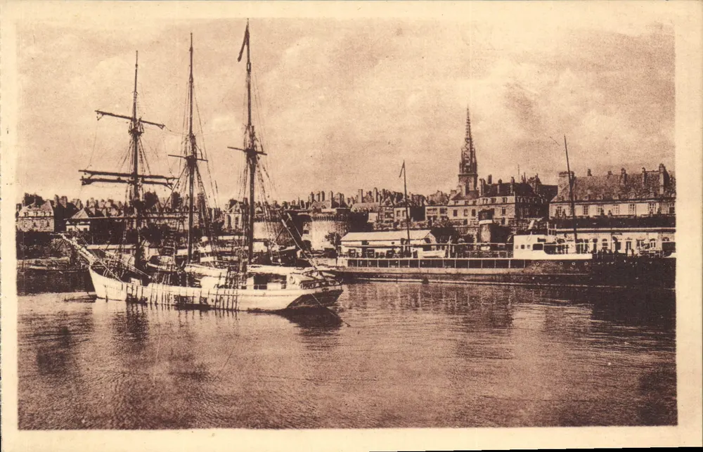 Saint-Malo — Hafen mit drei Segelschiffen — L'Avant-Port, Saint-Malo - Vorderseite