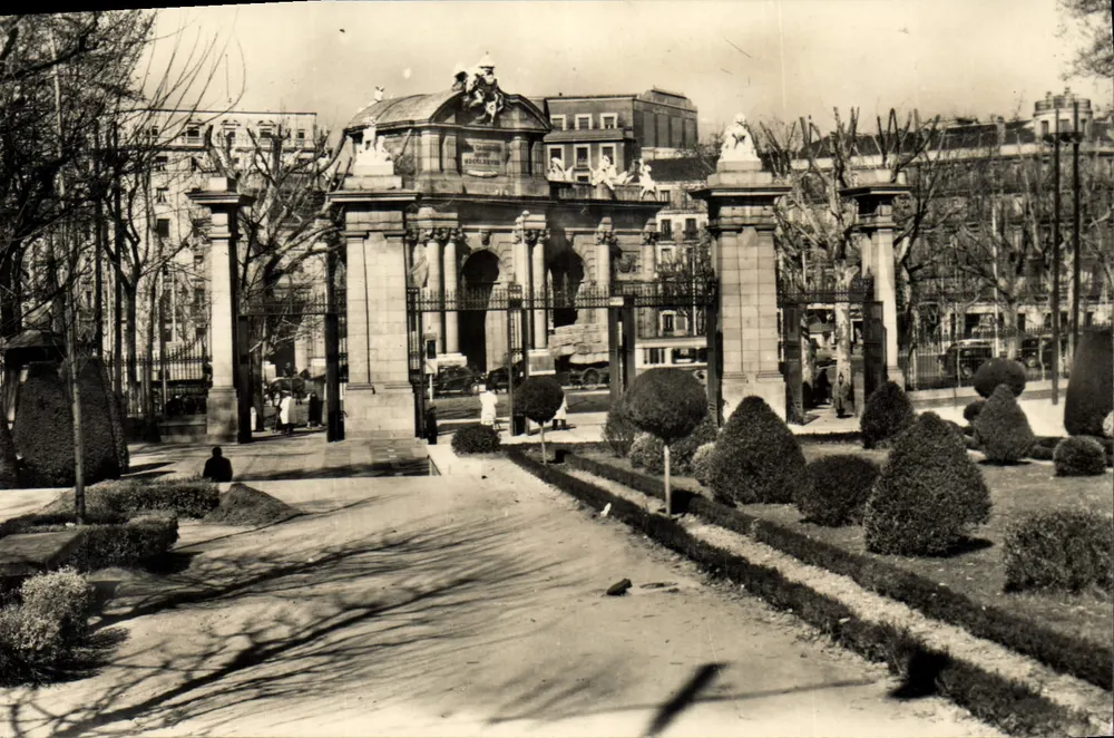 Madrid — Retiro en Poort van Alcalá — Héliotropia Española, n° 132 - Voorkant