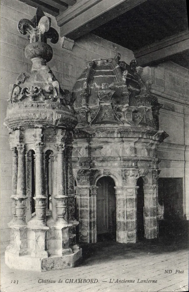 Castelo de CHAMBORD — A Antiga Lanterna — ND Photo - Frente