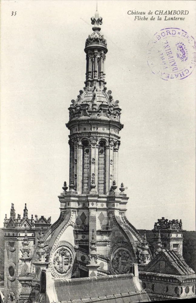Castelo de CHAMBORD — Flecha da Lanterna — Dauhin - Frente