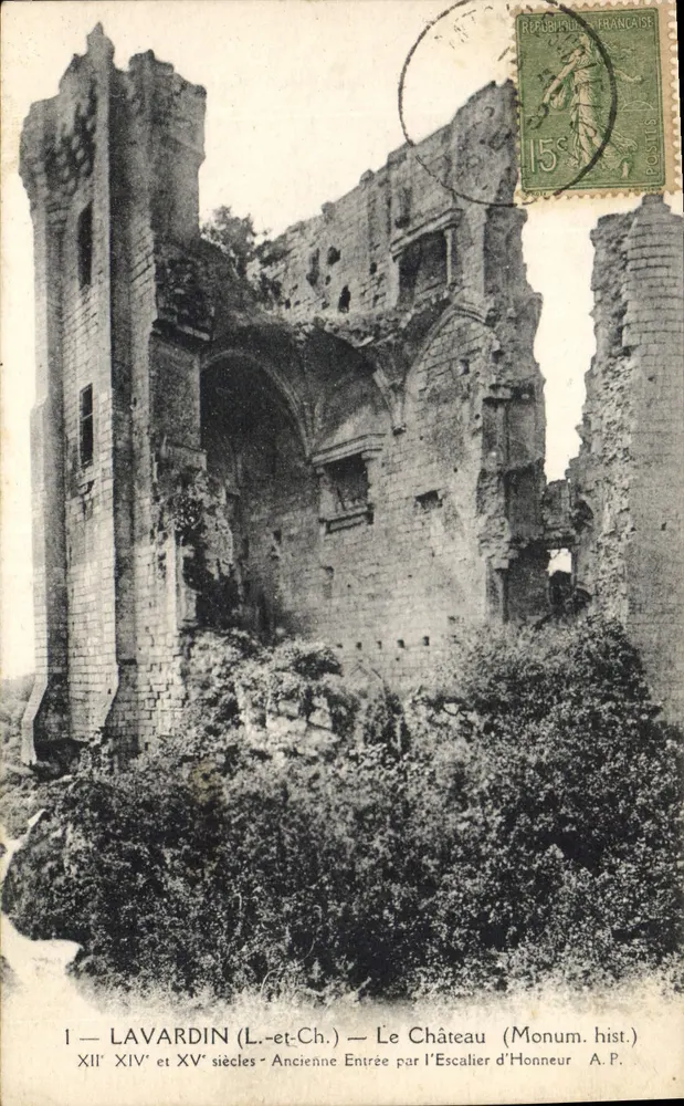 Lavardin (L.-et-Ch.) — Das Schloss (Historisches Denkmal) — Alte Eingang über die Ehrenstiege — A.P. - Vorderseite