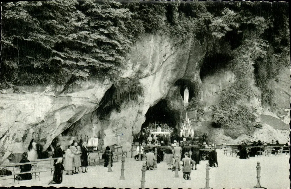 A Gruta Milagrosa — Lourdes — Edições Lourdes-Peregrinação, n°45 - Frente