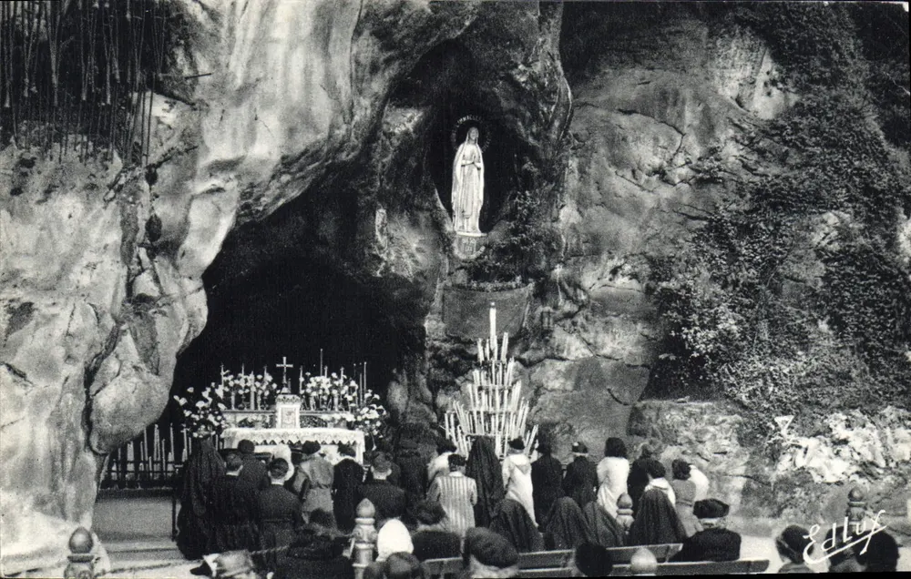 A Gruta Milagrosa — Lourdes — Editor Edluf - Frente